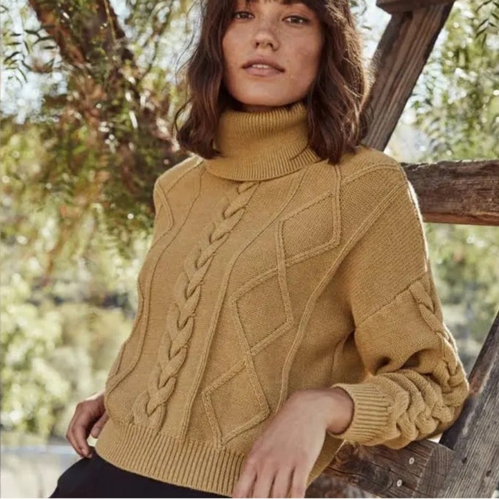 Vetta The Cropped Cable Knit Sweater